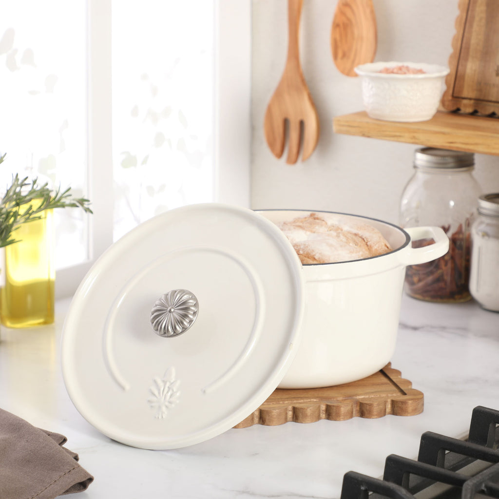 Dutch oven in linen view 17