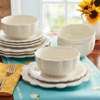 Dinnerware set in linen view 2