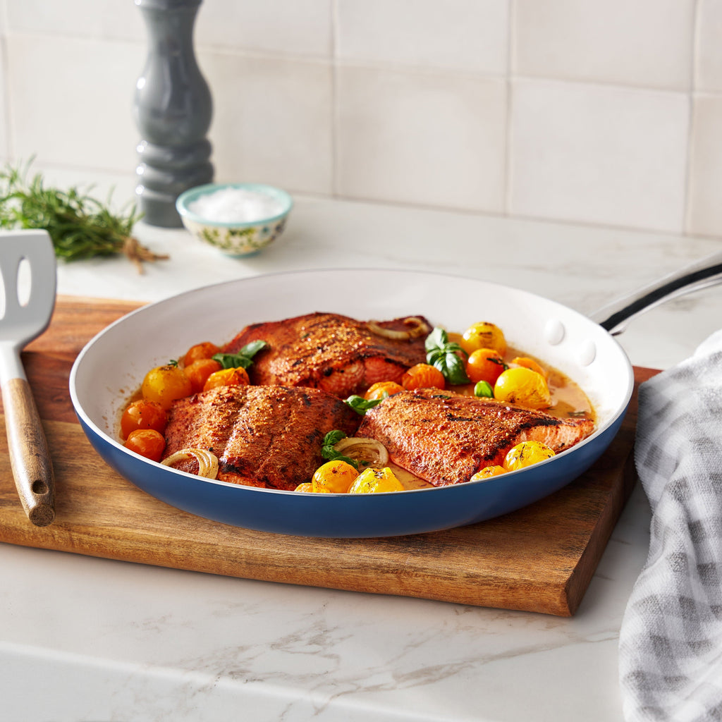 Fry pan in denim blue view 2