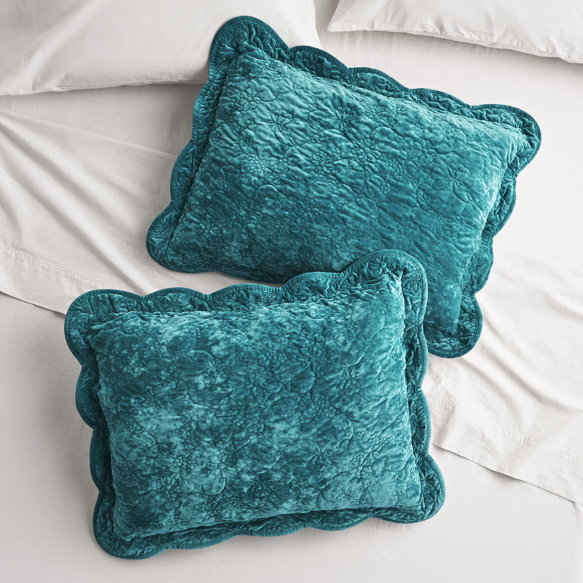 Pillow sham set in Hawaiian Blue Velvet