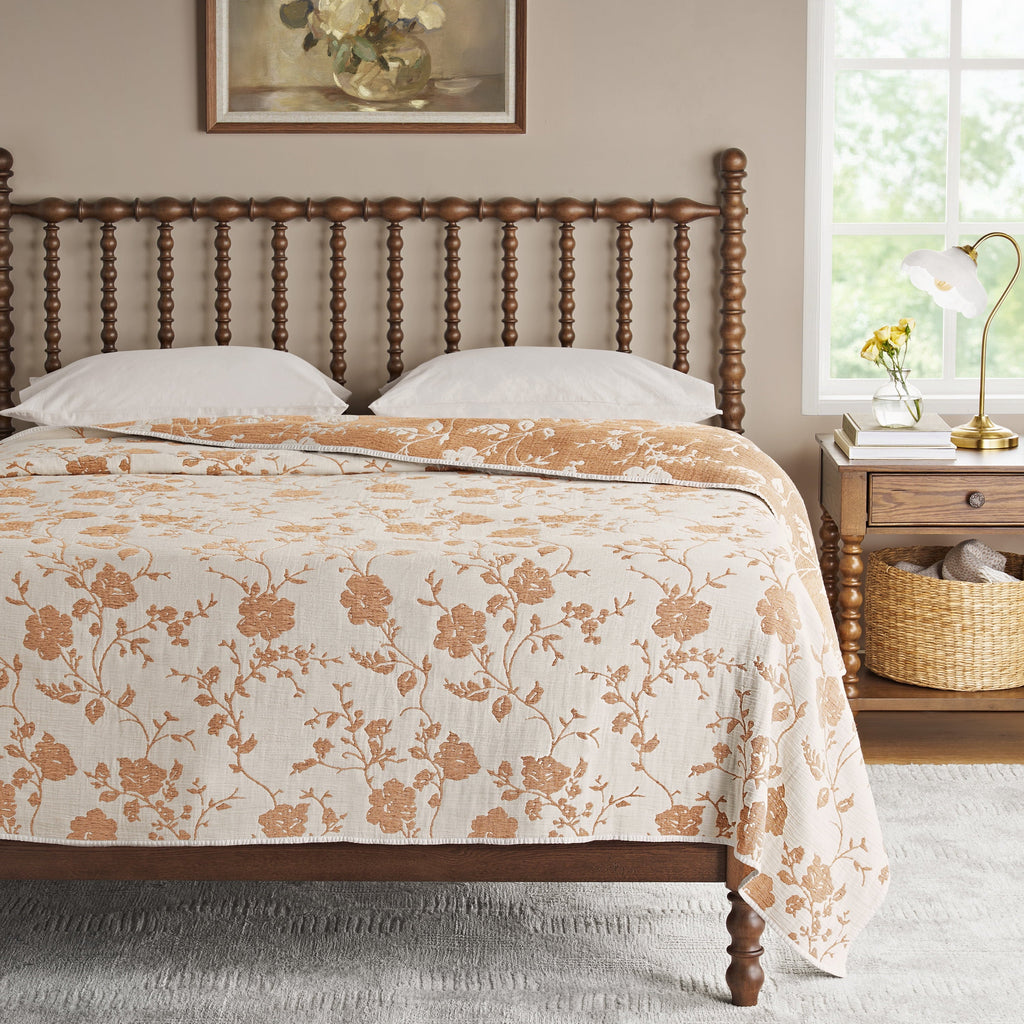 Quilt in Amber Yellow/White