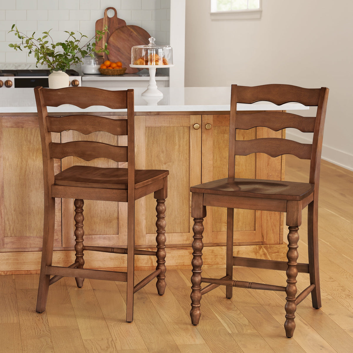 Counter stool set in Homestead Brown