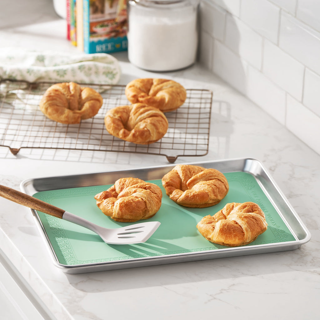 Sheet pan set view 2