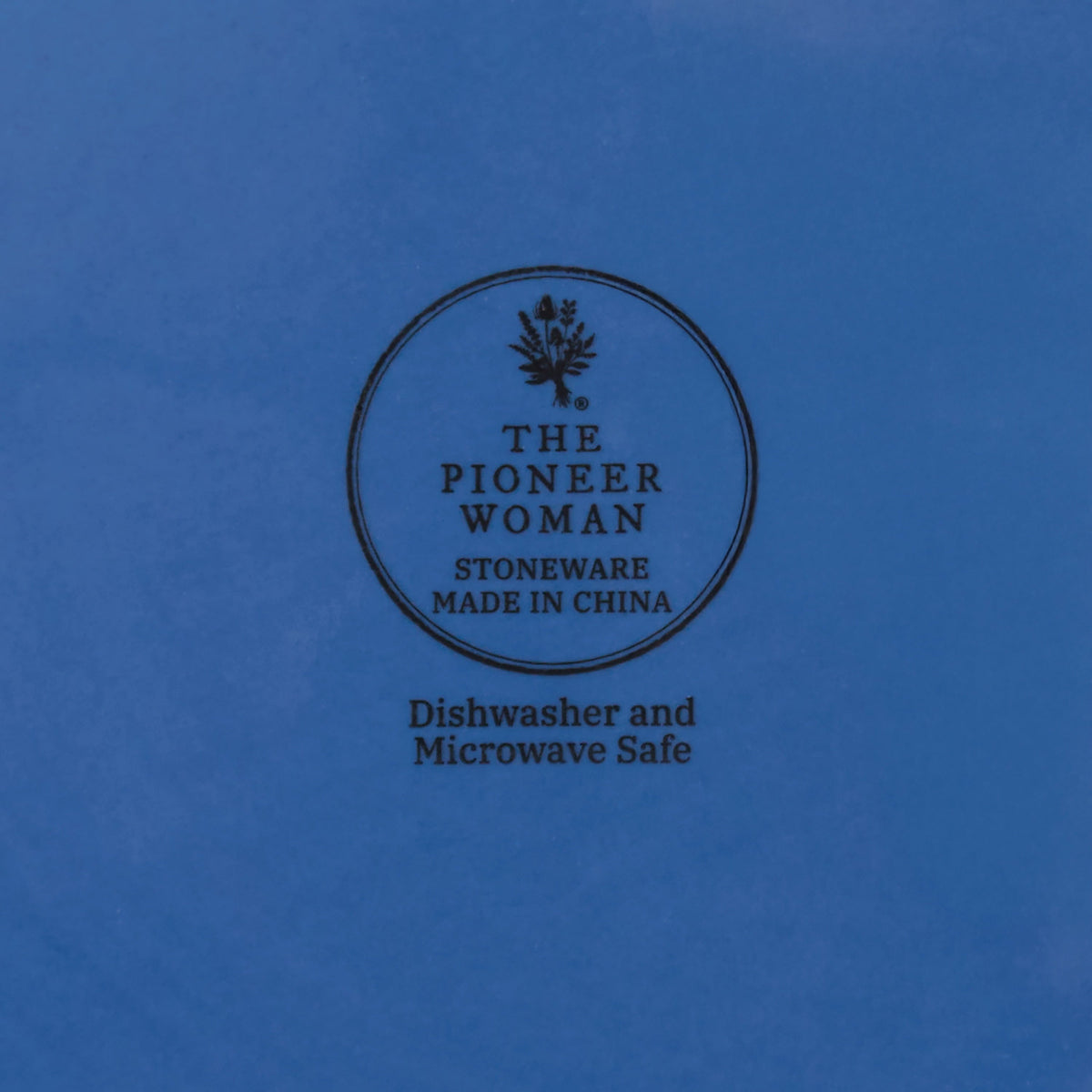 Dinnerware set in blue view 9