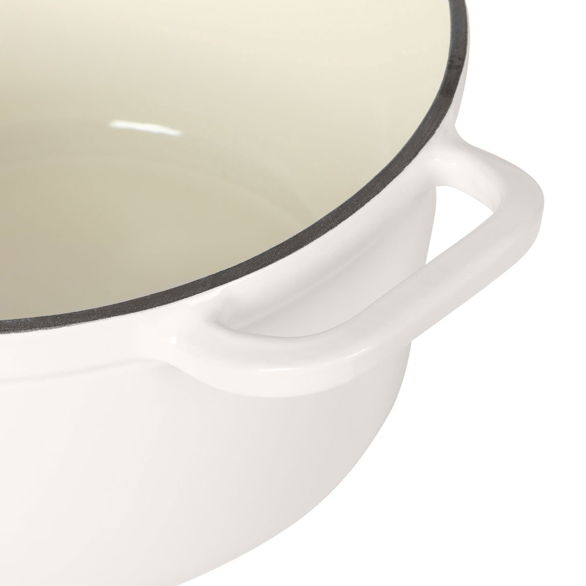 Dutch oven in linen view 10