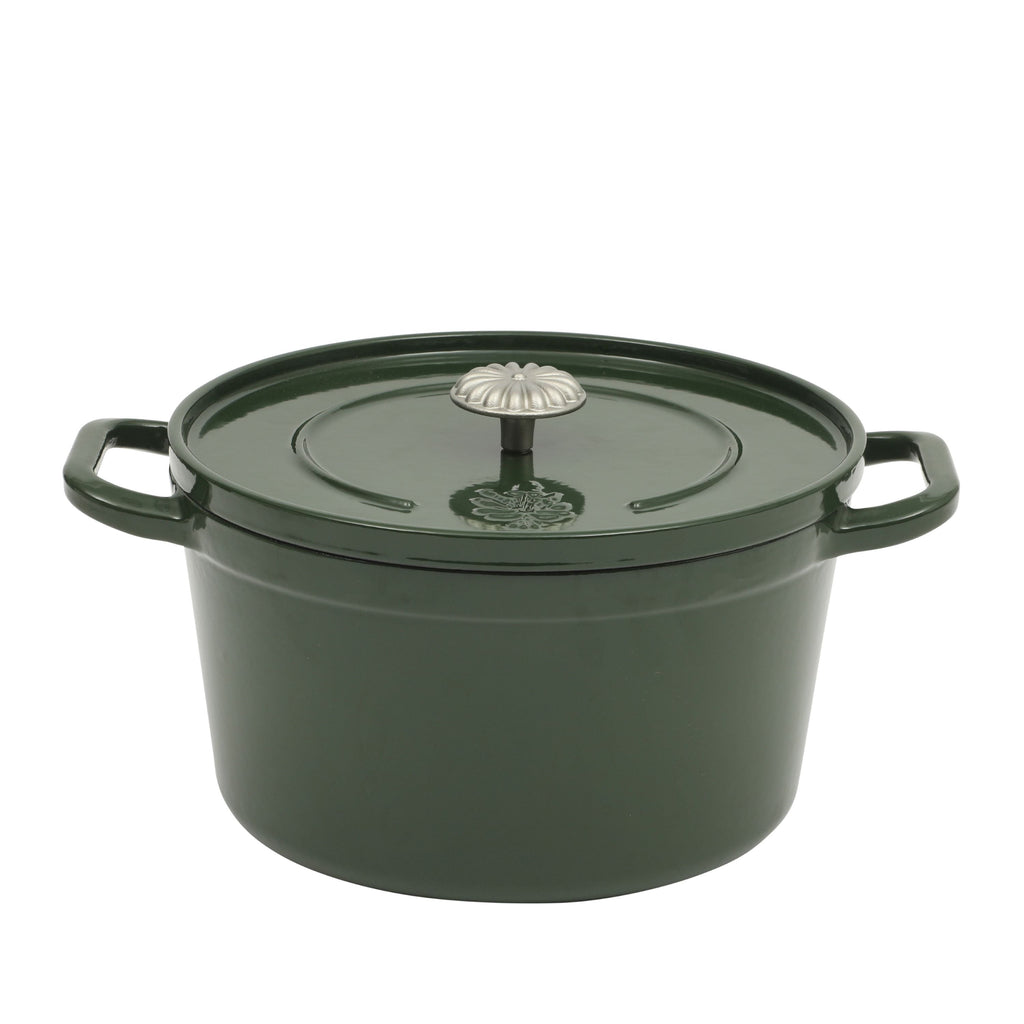 Dutch oven in dark green view 2